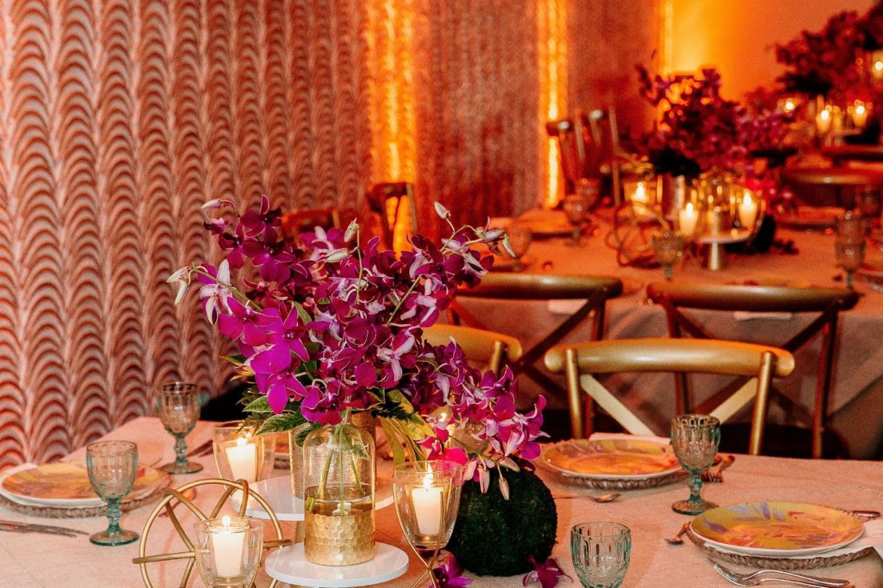 Jw Marriott Panama Otel Dış mekan fotoğraf A table set for a formal dinner