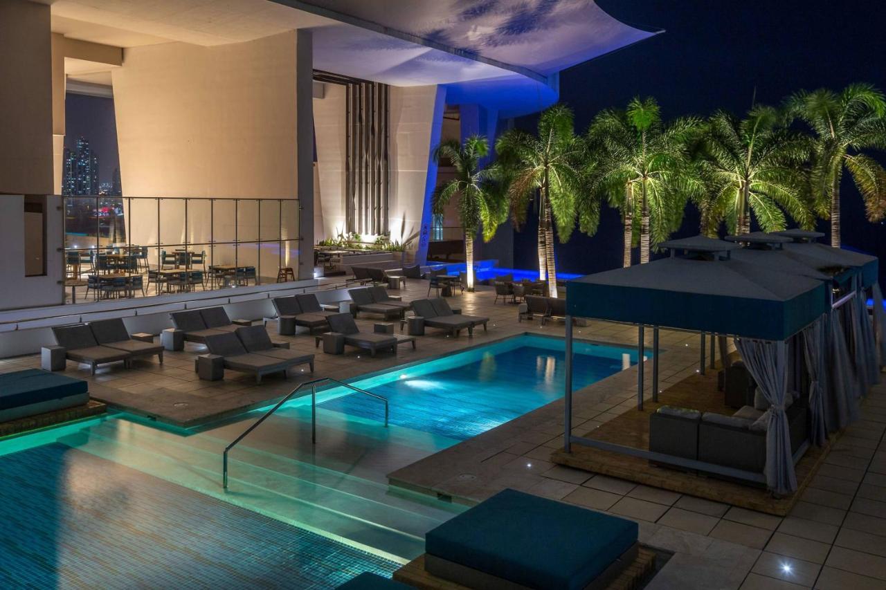 Jw Marriott Panama Otel Dış mekan fotoğraf The pool at the 101 Skybar