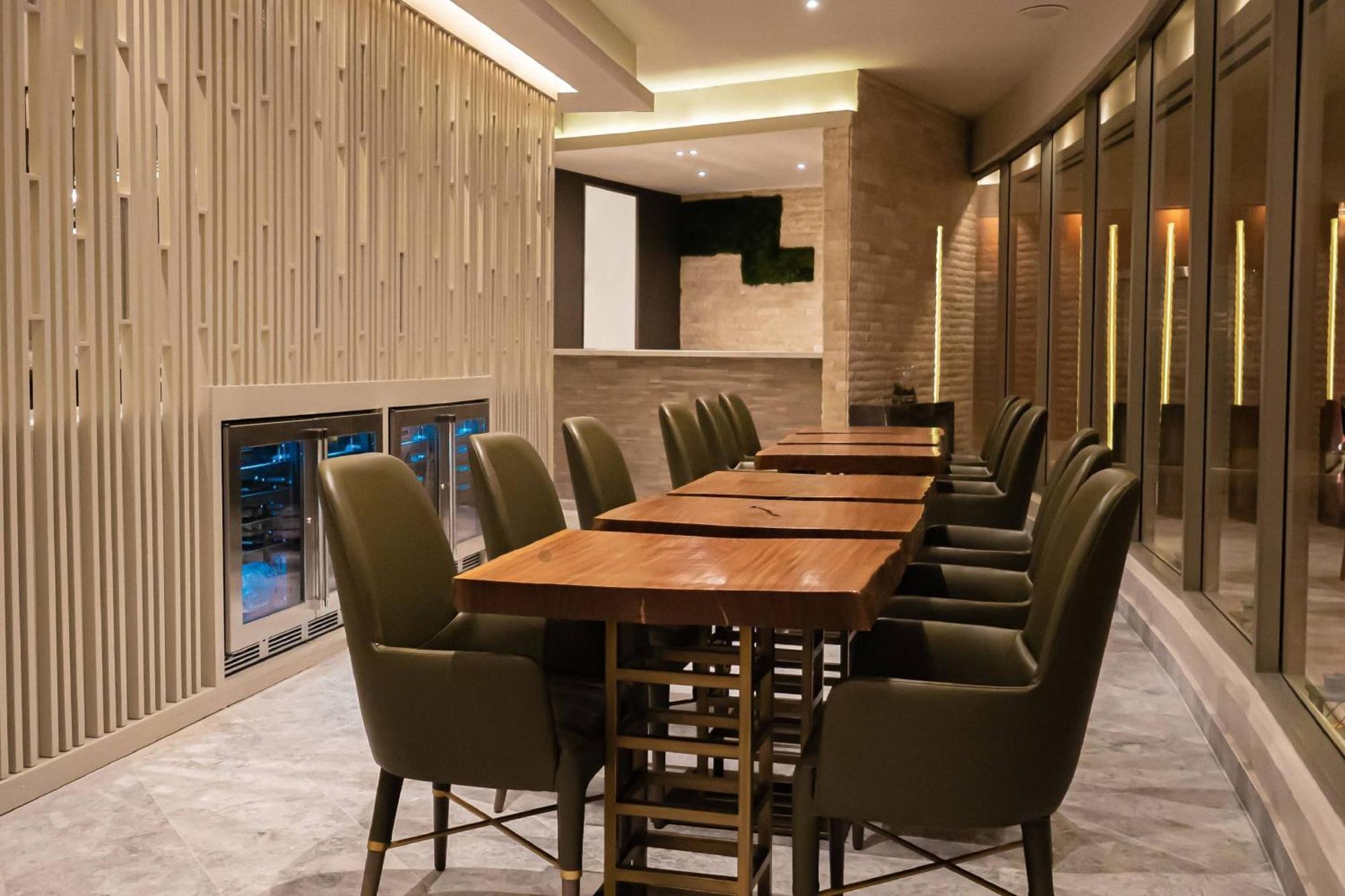 Jw Marriott Panama Otel Dış mekan fotoğraf The Club lounge at Hong Kong International Airport